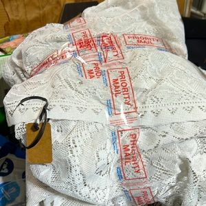 6 panels of lace curtains